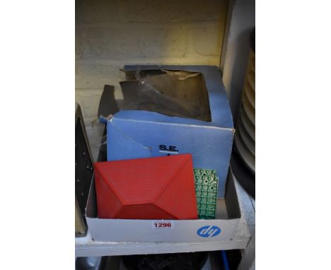 A Mamod SE1 steam engine, partially boxed.&nbsp; 