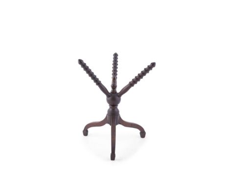 A LATE 18TH CENTURY MAHOGANY BOWL STAND, the turned revolving cat on a square form tripod base and spade feet