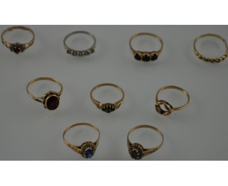 A 9ct white gold 5 stone diamond ring together with 8 further 9ct yellow gold dress rings including garnet, sapphire and emer