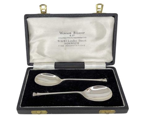 Cased Pair Silver Seal Top Spoons. 28 g. Sheffield 1960, Francis Higgins. In retailers box 'Windsor and Bishop, 41/43 London 