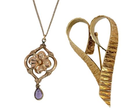 9ct Gold Brooch and Necklace, 15gHeart shaped brooch 12g1970s gold and amethyst necklace, 3gsorted sizes Condition report: Go