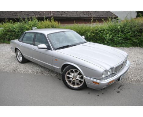 A 2001 JAGUAR V8 SOVEREIGN FOUR DOOR SALOON - BRU 82K This vehicle was first registered in April 2001. A VDI check shows 3 pr