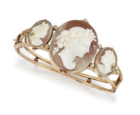 A SHELL CAMEO BRACELET, the central oval shell cameo of a classical maiden, 38mm long, set to either side with smaller shell 