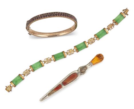 A GARNET BANGLE, AGATE DIRK BROOCH AND A JADE BRACELET, the hinged bangle with two rows of small faceted garnets, with concea