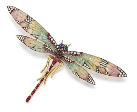 AN EARLY 20TH CENTURY PLIQUE-A-JOUR AND GEMSET DRAGONFLY BROOCH, the naturalistically modelled dragonfly with plique-a-jour w