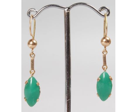 A GOOD PAIR OF GOLD AND JADE EAR CLIPS.