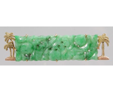 A PIERCED CARVED JADE GOLD MOUNTED BROOCH.