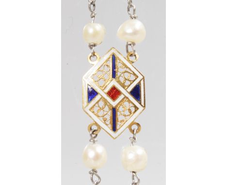 A LOVELY DELICATE GOLD, PEARL AND ENAMEL BRACELET.