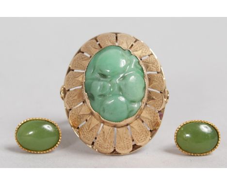A GOLD JADE SET RING and PAIR OF JADE EAR STUDS.