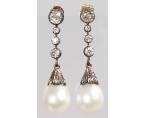 A GOOD PAIR OF PEARL DROP EARRINGS.