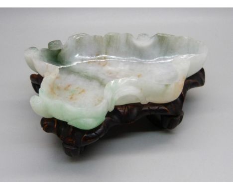 A jade dish on a wooden stand, length 12.5cm 