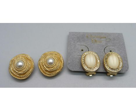 Two pairs of Christian Dior clip-on earrings 