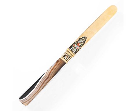 A FINE GOLD, AGATE AND ENAMEL LETTER OPENER, CIRCA 1900 French owl import mark, with tapering agate handle with chamfered edg