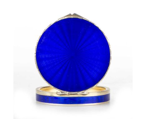 A SMALL EARLY 20TH CENTURY ROYAL BLUE GUILLOCHE ENAMEL COMPACT marked '935', the slightly domed cover and sides filled with r