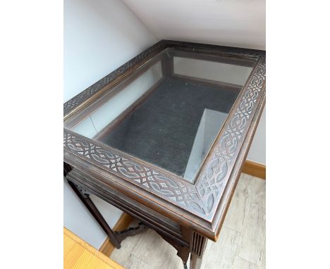 OAK BIJOUTERIE GLASS DISPLAY CASE 28" HIGH X 16" X 12" DEPTH

THIS ITEM IS NOT ON PREMISES - VIEWING BY APPOINTMENT ONLY.