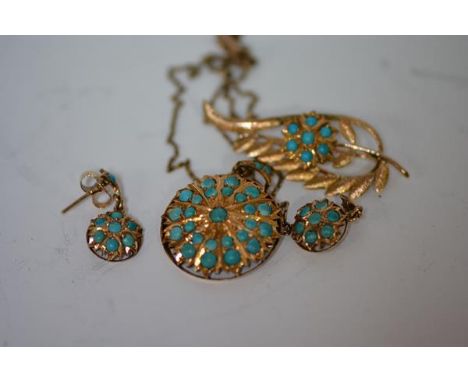A suite of Indian gold and turquoise-set jewellery comprising: a pendant of circular form, the radiating design set with grad