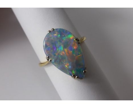 An 18 Ct Yellow Gold and Opal Ring, size M total wt 2.4 gms.