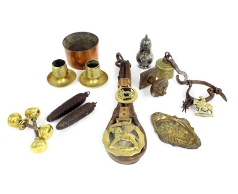 Mixed metalware lot to include Regency door handle embossed with a lion, further brass door handles, horse brasses clock weig