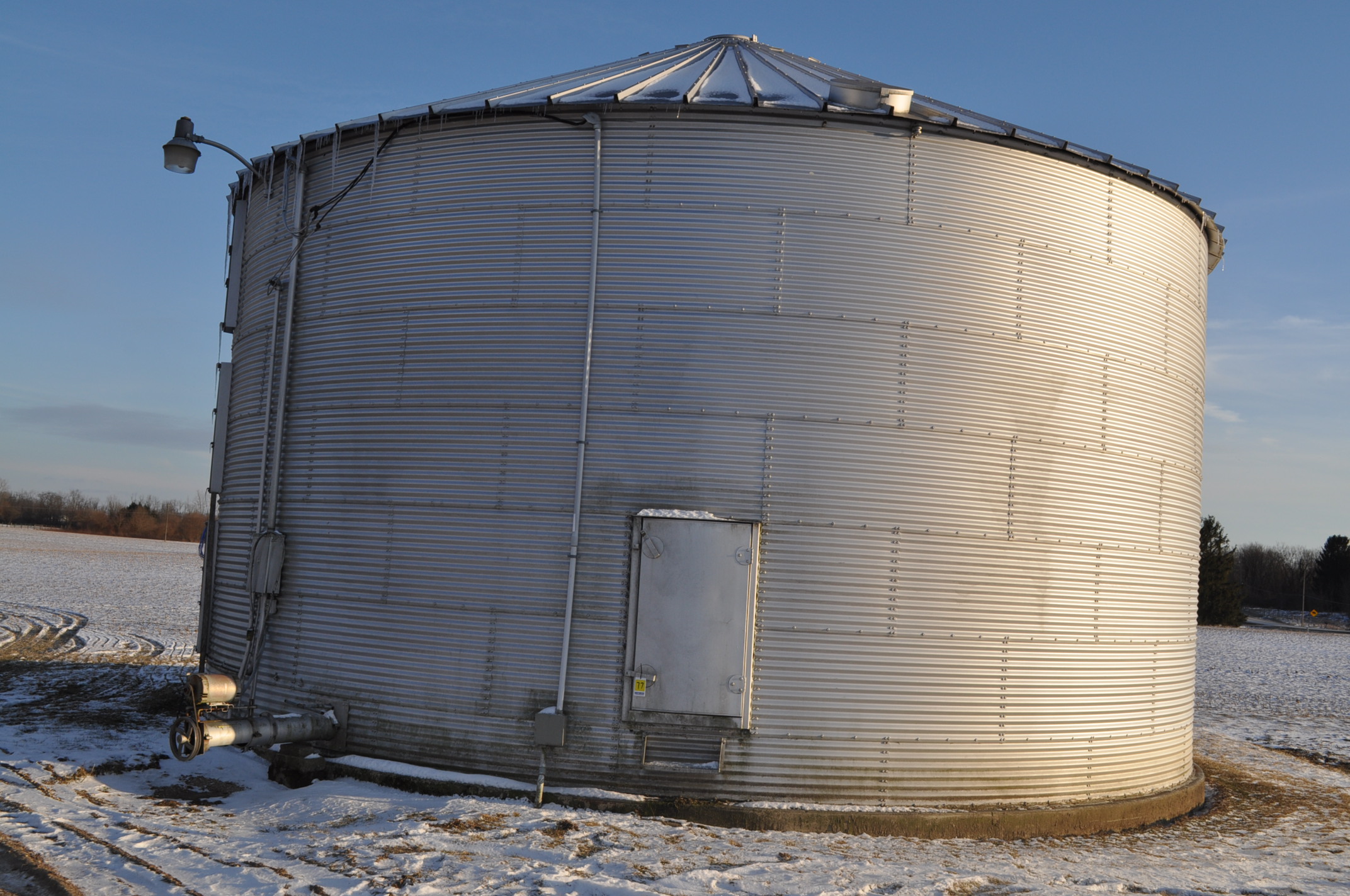 32’ Superior grain bin, 6 narrow rings, aprox 11,000 bu, 8” unload