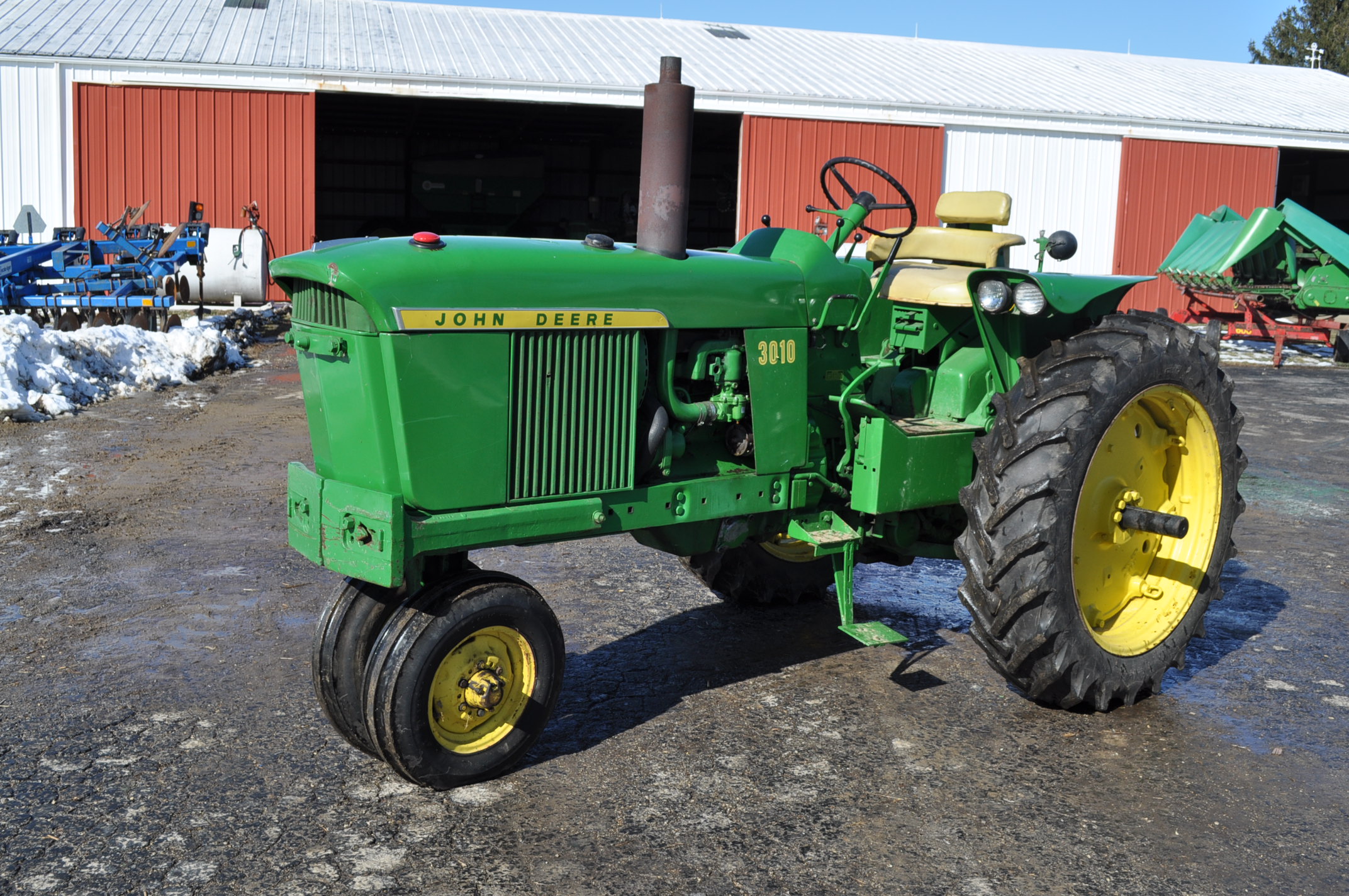 John Deere 3010 tractor, gas, narrow front, 13.9-36 rear tires, Syncro ...