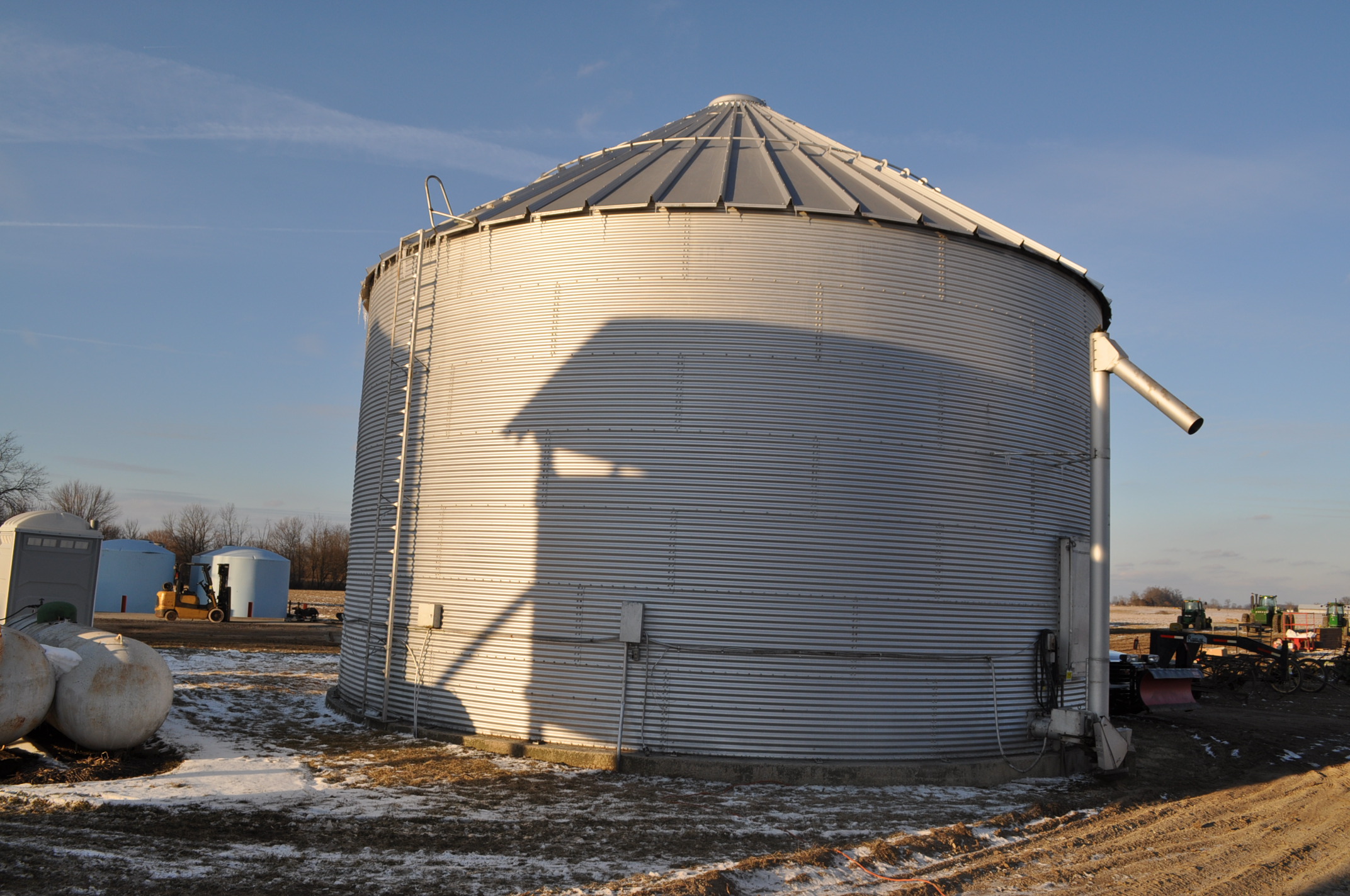 { Choice of lots 75 } 36’ Brock grain bin, 7 narrow rings, approx 16,500 bu, 8” vertical unload { Choice of lots 75 } 36’ Brock grain bin, 7 narrow rings, approx 16,500 bu, 8” vertical unload