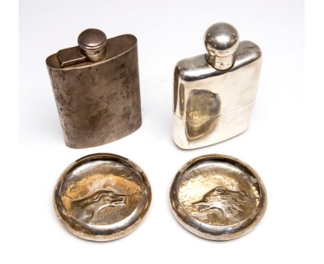 Hunting Interest: A pair of matched George V silver circular dishes, one centre chased with a Hound's mask, the other a Foxes