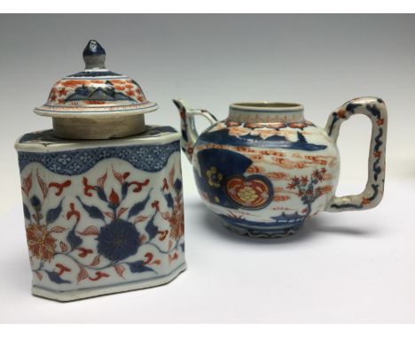 A Chinese imari teapot of unusual form, together with an imari tea caddy, both Qing Dynasty, Kangxi teapot height 1cm (2)