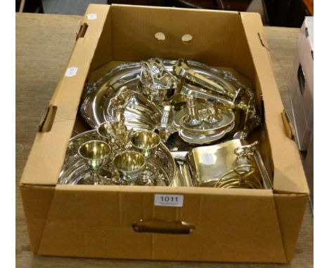 Silver sauce boat and ladle, small quantity of other silver (damages) and quantity of plate 