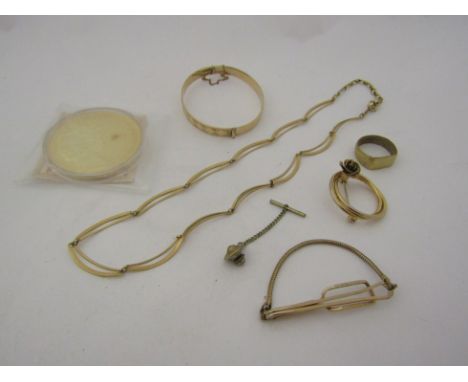A bag of miscellaneous including plated bangle, brooches etc 