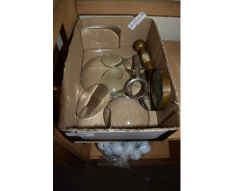 BOX CONTAINING VARIOUS MAGNIFYING GLASSES AND LENS