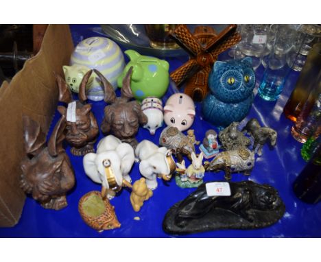 GROUP OF CERAMIC ANIMALS INCLUDING OWLS AND PIGS