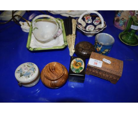 GROUP OF MIXED CERAMICS AND FANS INCLUDING A SMALL 19TH CENTURY CERAMIC BASKET PAINTED WITH FLOWERS, POSSIBLY DERBY