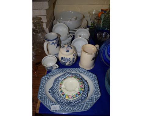 GROUP OF CERAMIC ITEMS