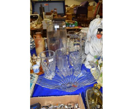 GROUP OF CUT GLASS WARES INCLUDING A DARTINGTON VASE AND LARGE FRUIT BOWL AND ROYAL WORCESTER CRYSTAL VASE