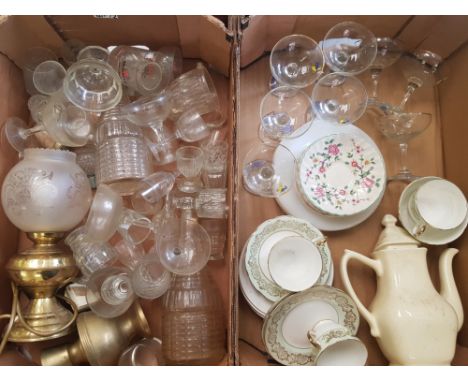 A collection of vintage glassware items, 6 Babycham glasses, brass vase etc. 