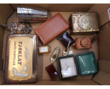 An interesting collection of items to include Prabartak Trading and Banking Co of Calcutta Vintage brass money bank (no key) 