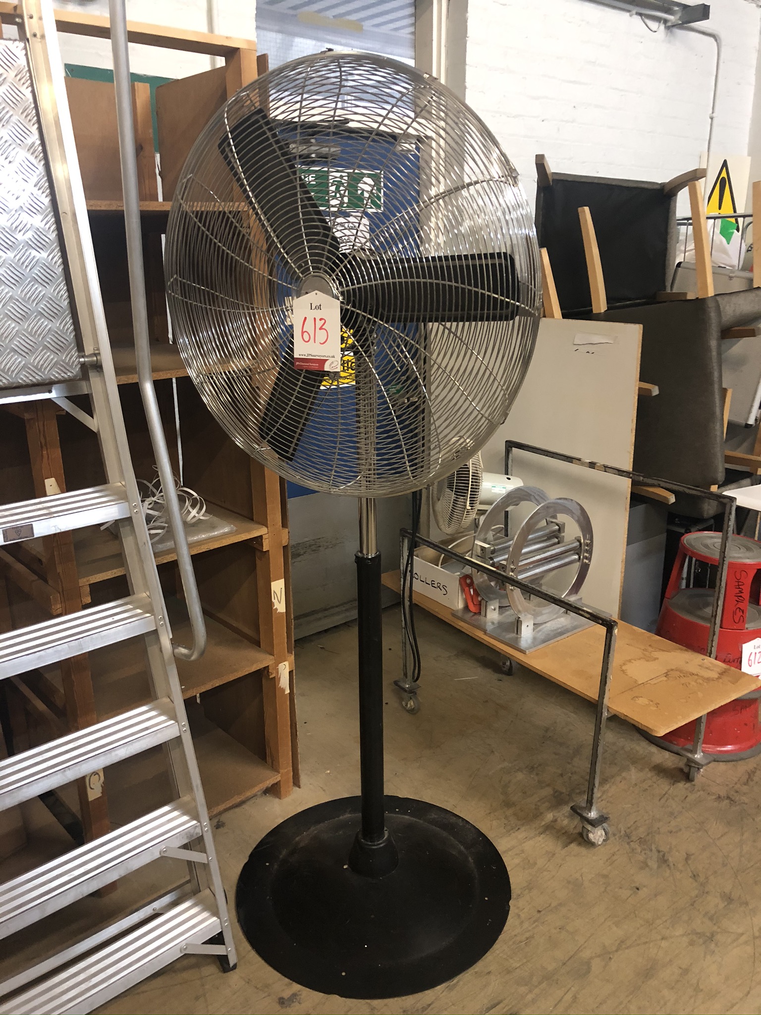 Upright electric fan