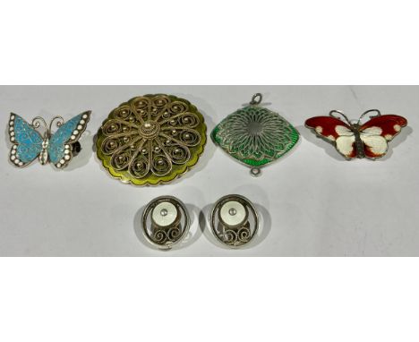 Scandinavian Jewellery - a Norwegian silver target brooch, enamelled in green with raised filigree, 4cm, Ivor Holt, marked 92