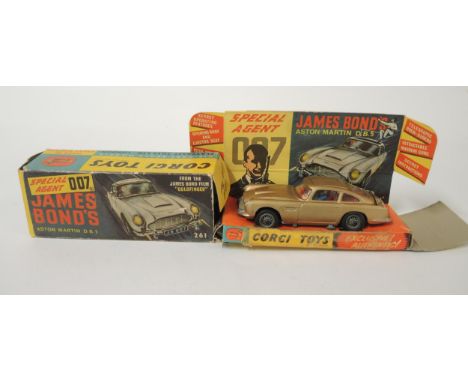 Corgi 261 James Bond Aston Martin diecast metal model car, with box and accessories 