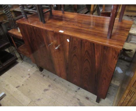 Mid 20th Century exotic hardwood veneered two door drinks cabinet, with chiller compartment, the doors opening to reveal a fi