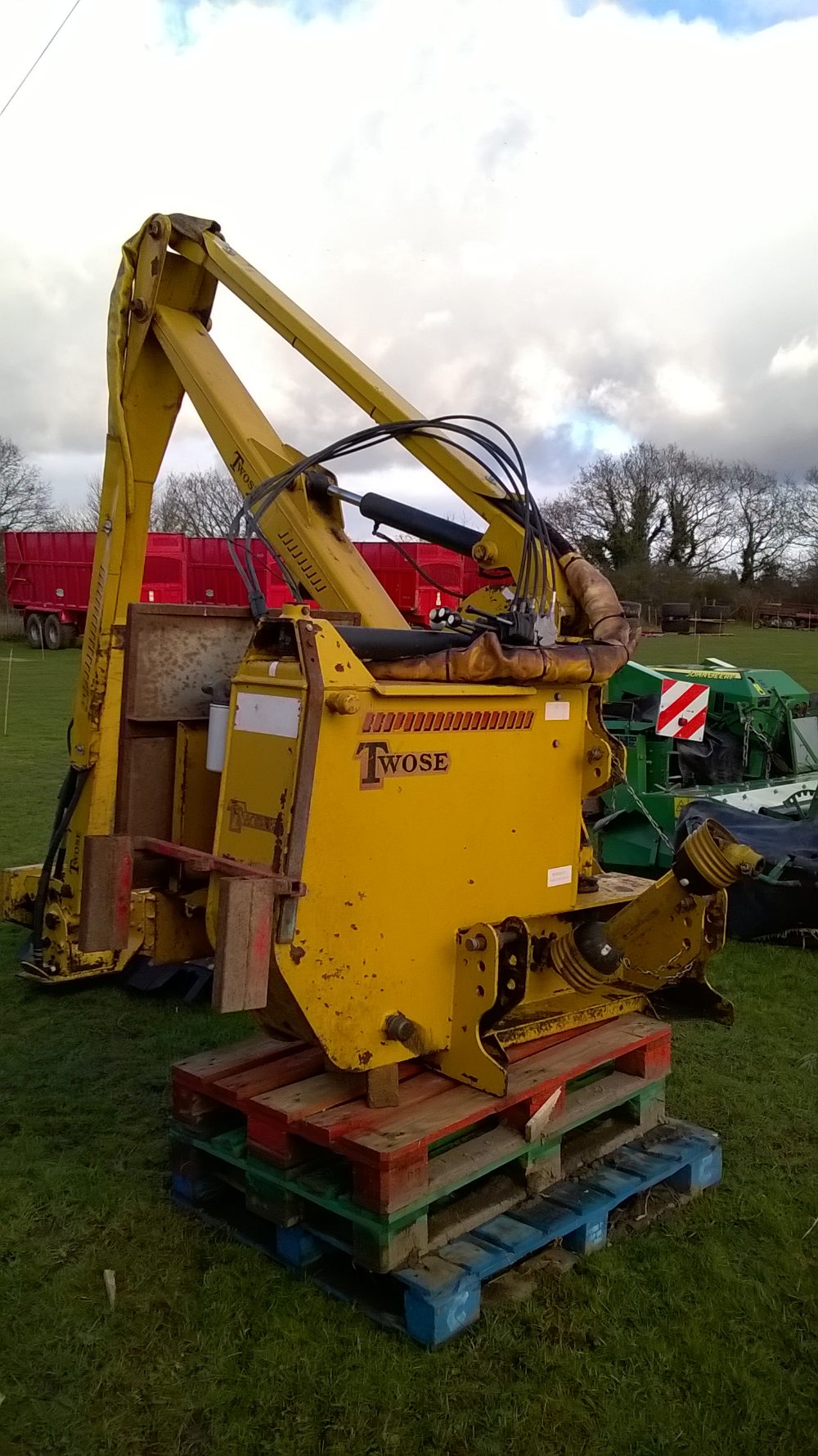 Twose Q5205/RI Hedge Cutter. 5m reach.