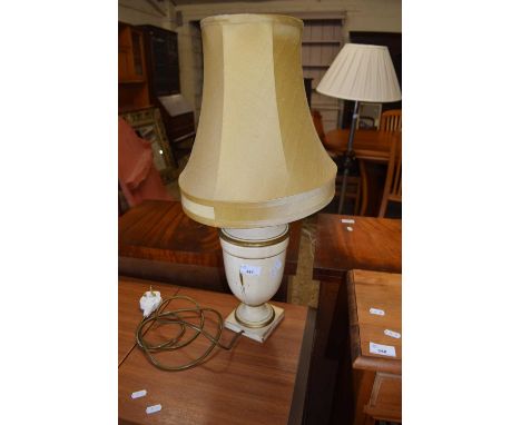 TABLE LAMP WITH CHERUB DECORATION