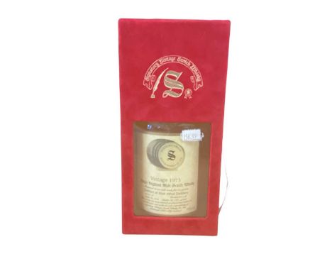 Signatory Vintage Single Highland Malt Scotch Whisky 1973 in original velvet case