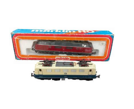 Marklin HO gauge DB V200 diesel Three rail locomotive boxed 3021 with loose Marklin DB three rail electric train 141278-2 (2)