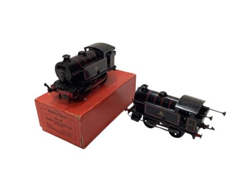 Hornby O Gauge 0-4-0 clockwork BR black early emblem Type 40 tank engine, boxed and one other loose (2)