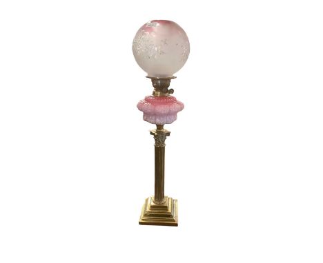 Late Victorian brass Corinthian column oil lamp with moulded and pink tinted glass reservoir and pink tinted and etched glass