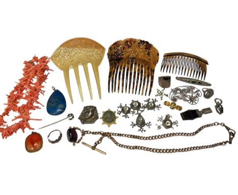 Group of antique and vintage jewellery to include a Georgian flat cut garnet ring (broken), cameo in gilt metal mount, horses