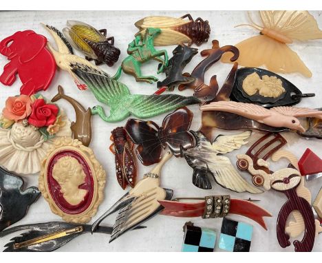 Collection of vintage brooches including early plastic brooches including Lea Stein cat brooch, ditto car brooch and similar 