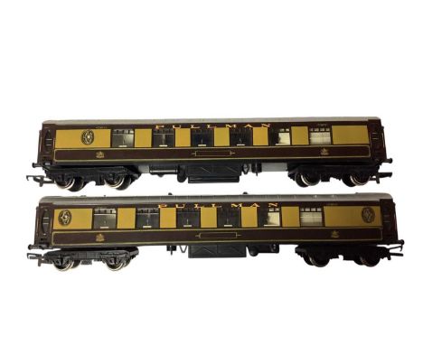 Hornby OO Gauge Pullman First Class Brake Coach, Third Class Parlour Brake Coach &amp; Ruth Dining Car, plus Four loose Pullm