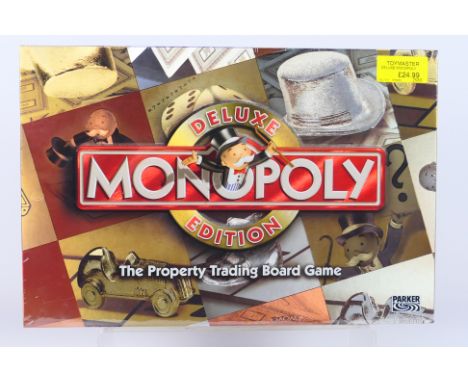 Hasbro - Parker - Monopoly - An unopened Monopoly Deluxe Edition 2003 issue. This set is still factory shrink wrapped so appe